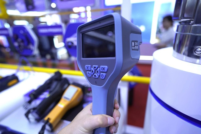 重慶燃?xì)庹故兹眨瑵h威科技展位成超級“顯眼包”！